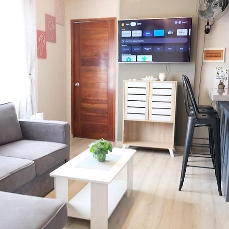 2-Bedroom Boutique City Condo - Newly Renovated! Cebu Esterno foto