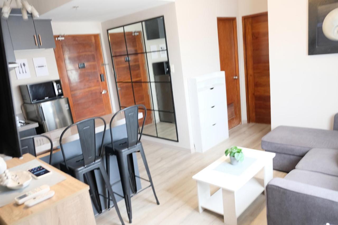 2-Bedroom Boutique City Condo - Newly Renovated! Cebu Esterno foto