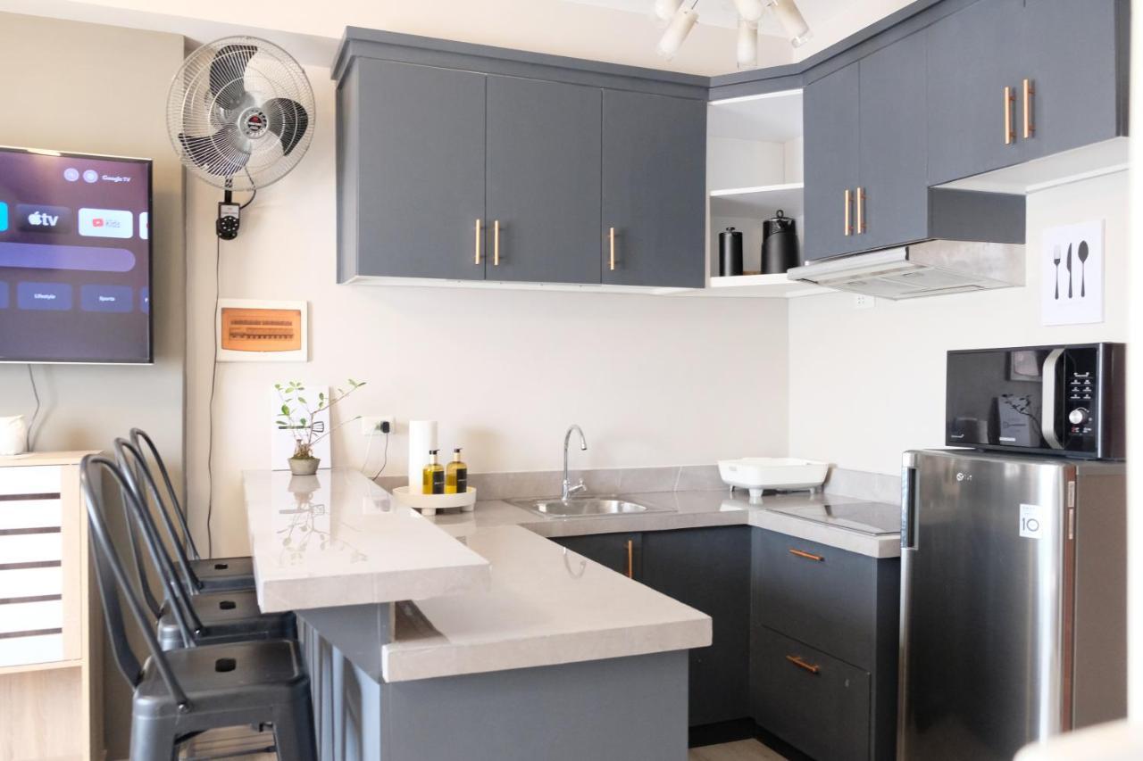 2-Bedroom Boutique City Condo - Newly Renovated! Cebu Esterno foto