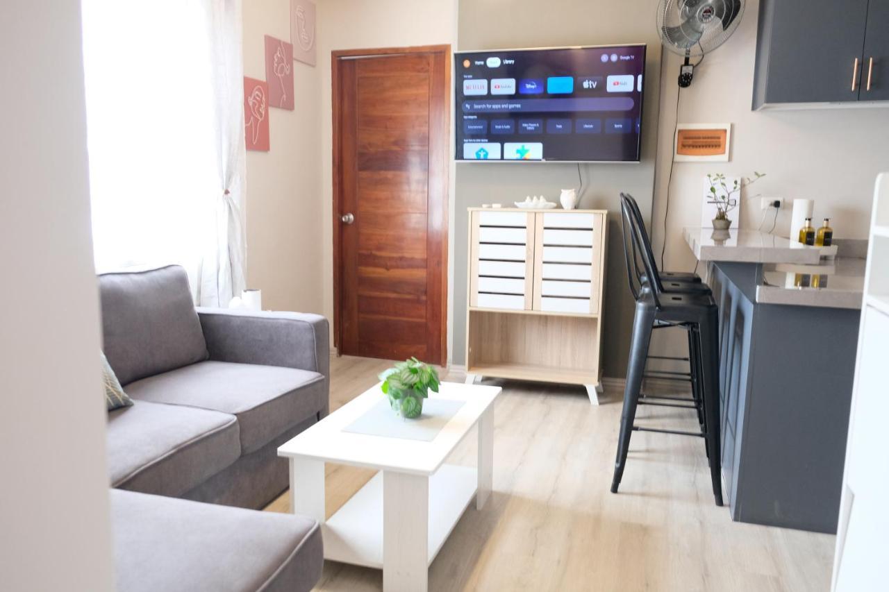 2-Bedroom Boutique City Condo - Newly Renovated! Cebu Esterno foto