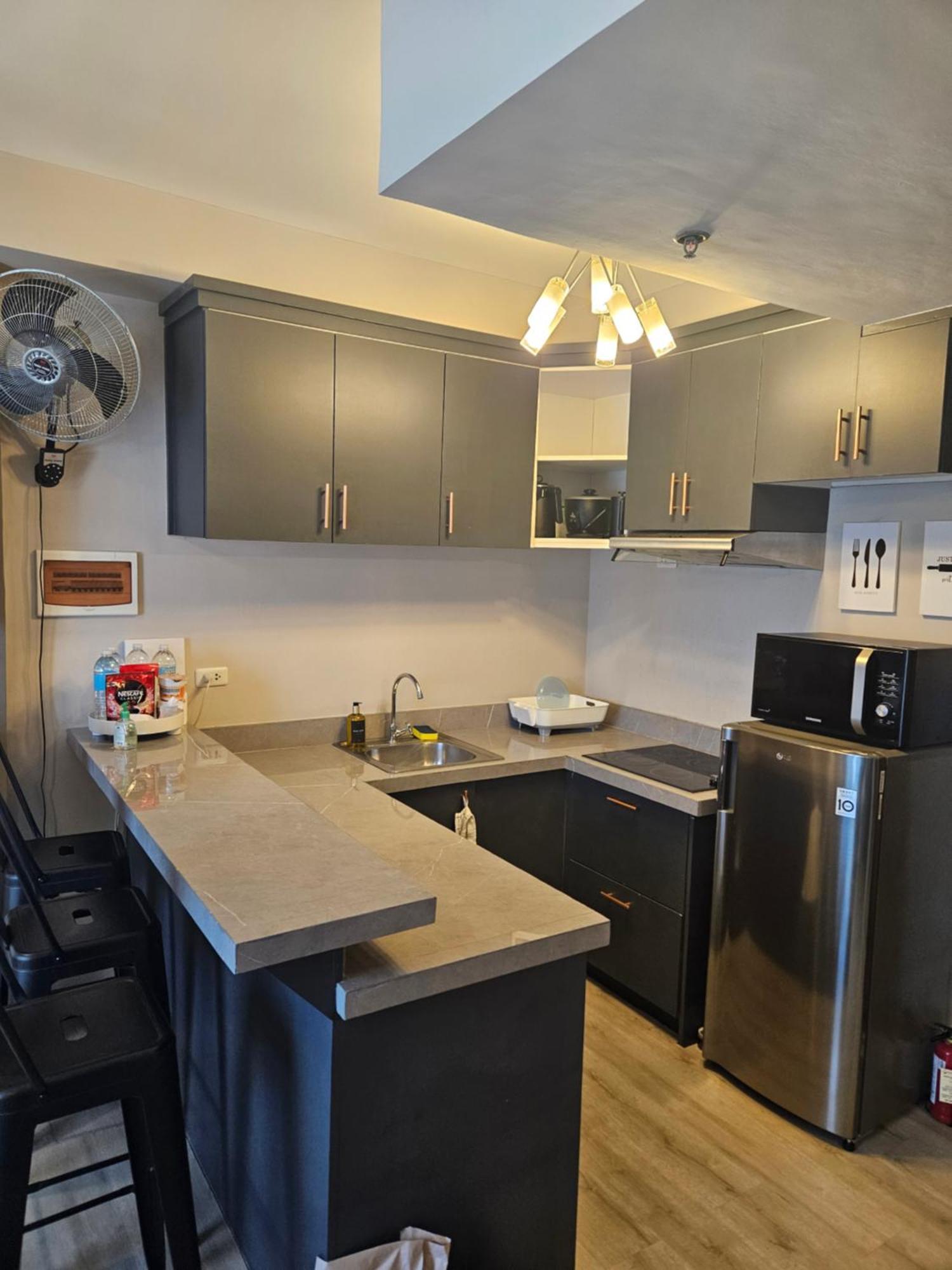 2-Bedroom Boutique City Condo - Newly Renovated! Cebu Esterno foto