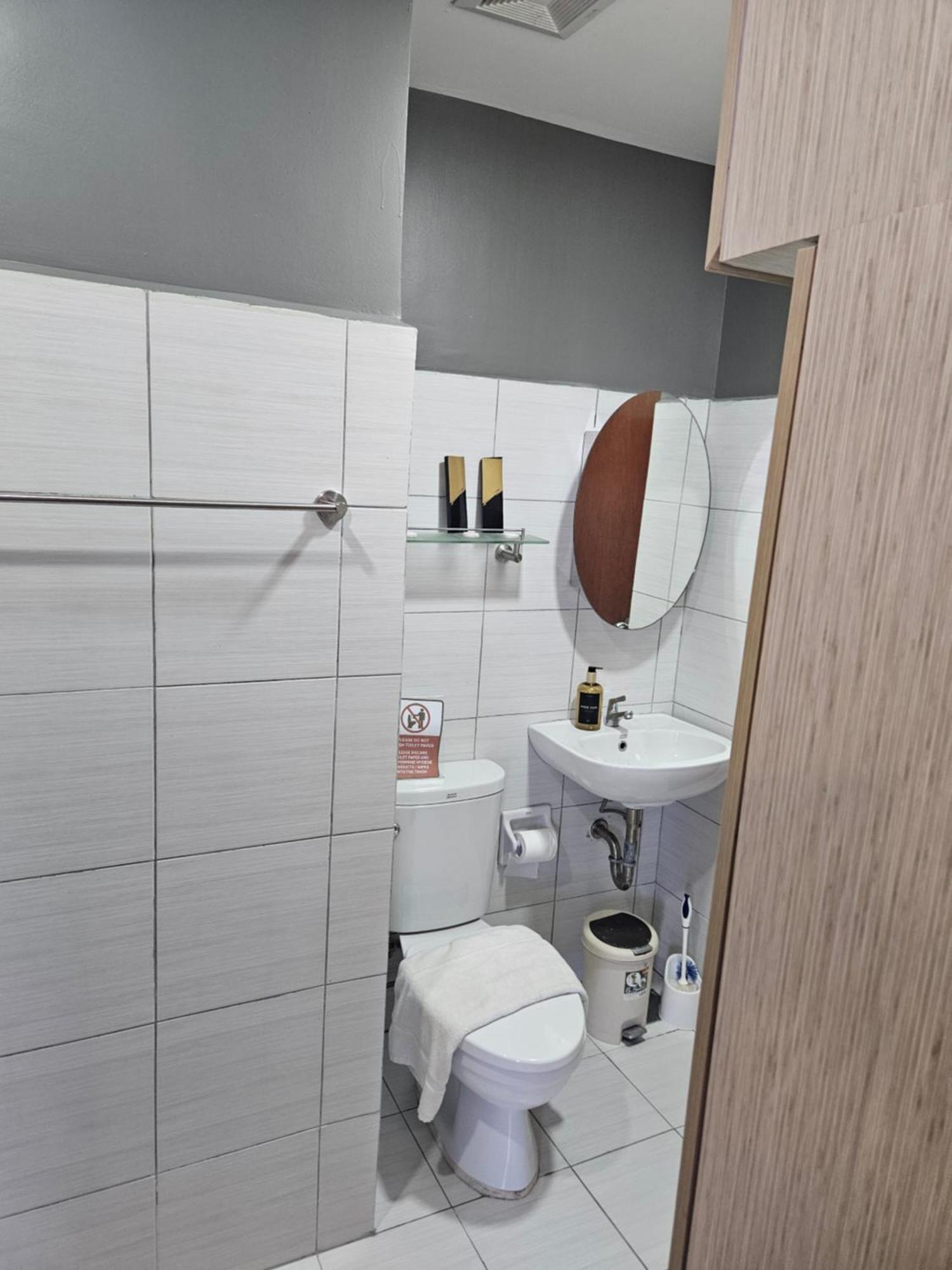 2-Bedroom Boutique City Condo - Newly Renovated! Cebu Esterno foto